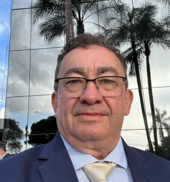 Dr. Josias Portela