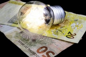 Read more about the article Corte de luz por falta de pagamento na conta é proibido em todo território brasileiro
